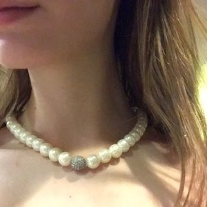 Classy Pearl Necklace